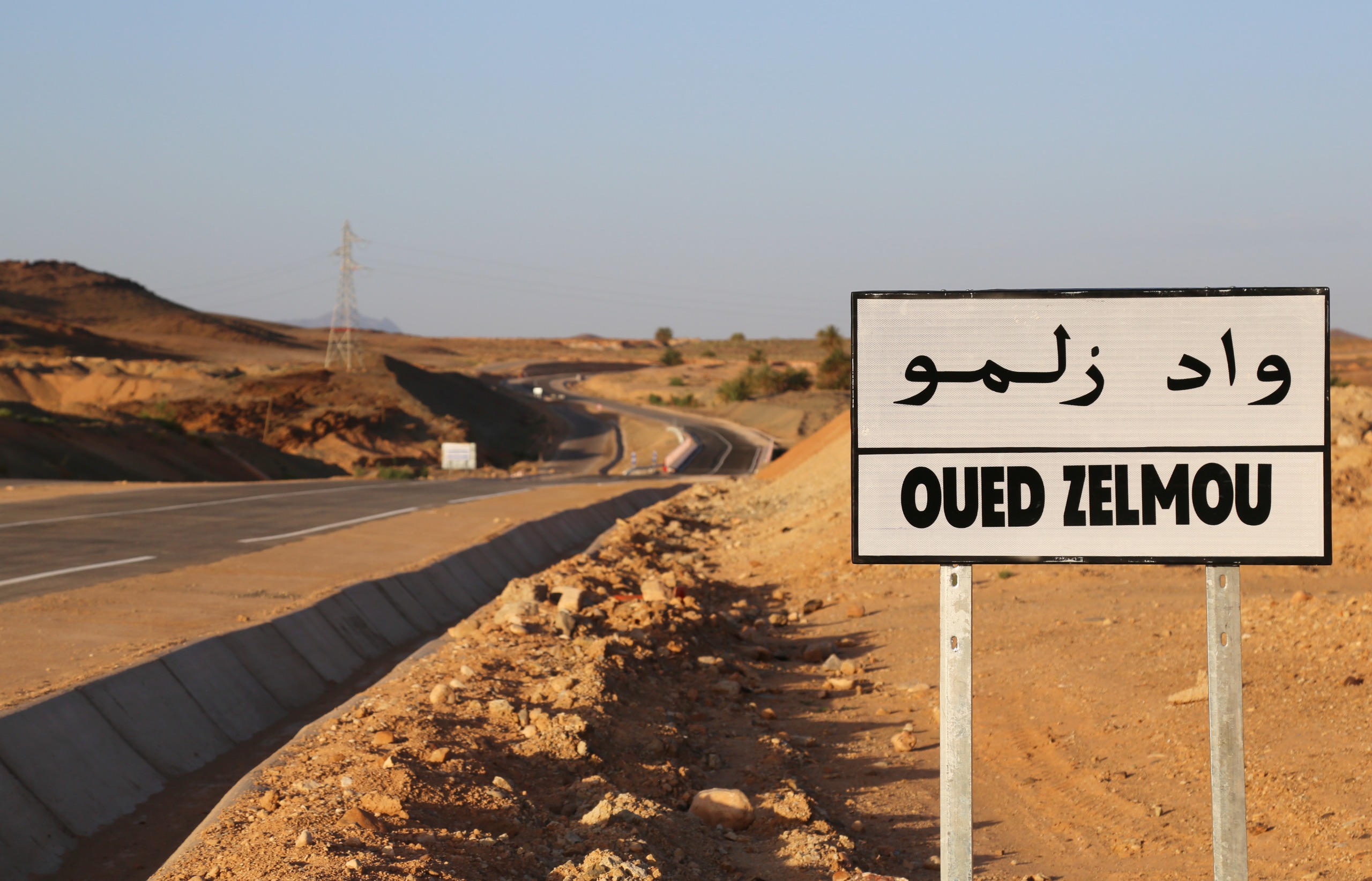 افتتاح قنطرتي واد زلمو والبيازة بإقليم فجيج يعزز السلامة الطرقية ويفك العزلة عن عدد من المناطق 3 1000299449