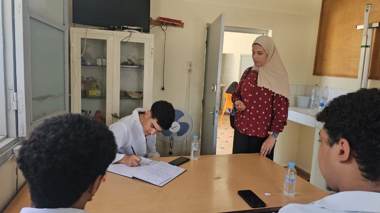 المركز الصحي الجامعي بوجدة يطلق أسبوعًا للكشف المجاني وتصحيح عيوب النظر وسط إقبال طلابي كبير 3 1000309194