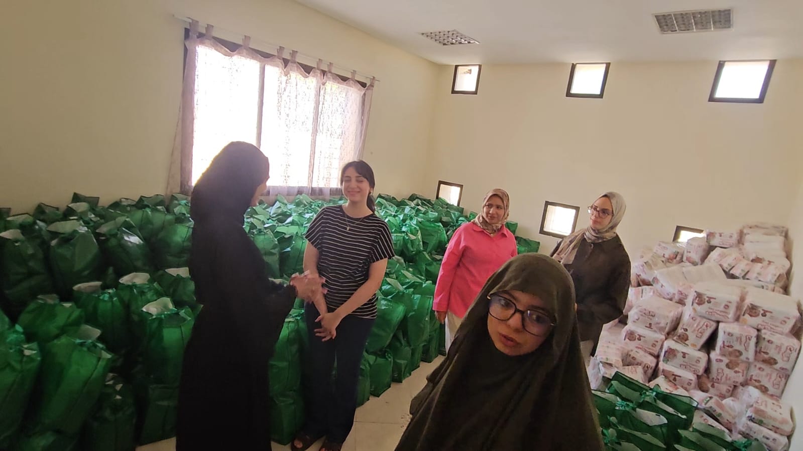 جمعية الانطلاقة النسائية توزع مساعدات غذائية وصحية على أزيد من 365 مهاجراً بوجدة 4 1000309553 1