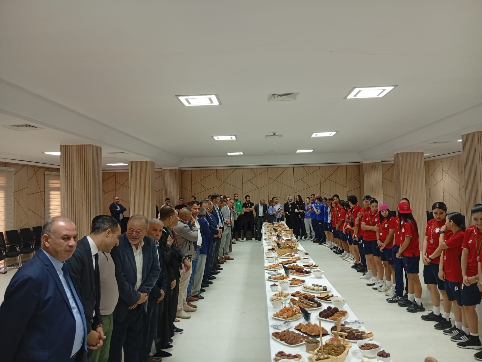 عامل إقليم الناظور يكرّم الهلال النسوي بعد صعوده التاريخي إلى القسم الاحترافي الأول 5 1000311837