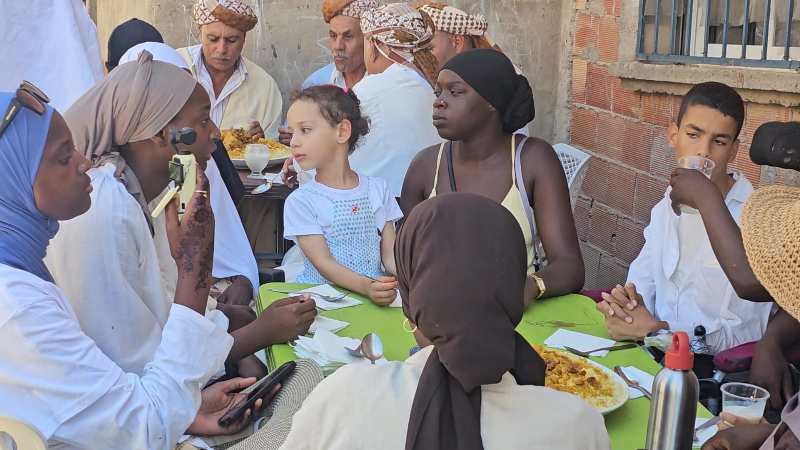 Oujda : L’Association Family Espoir accueille une délégation de l’Association française Chams et inaugure la Coopérative Al Karama du lait et ses dérivés 15 1000761570