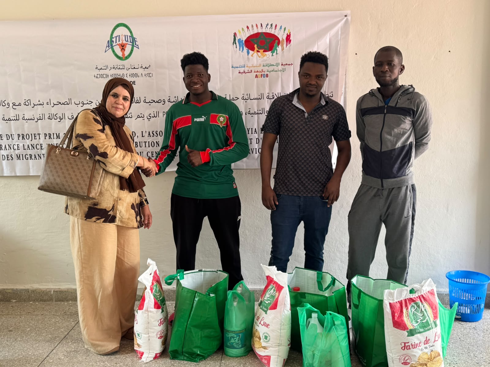 جمعية الانطلاقة النسائية تواصل حملتها الإنسانية بالناظور لفائدة مهاجرين جنوب الصحراء تحت إشراف كلثوم قاشوش 12 1000771559