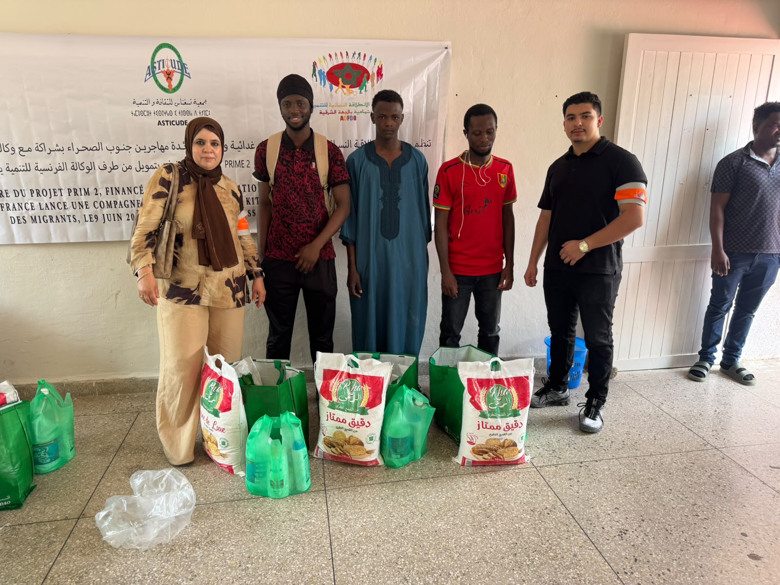 جمعية الانطلاقة النسائية تواصل حملتها الإنسانية بالناظور لفائدة مهاجرين جنوب الصحراء تحت إشراف كلثوم قاشوش 14 1000771560