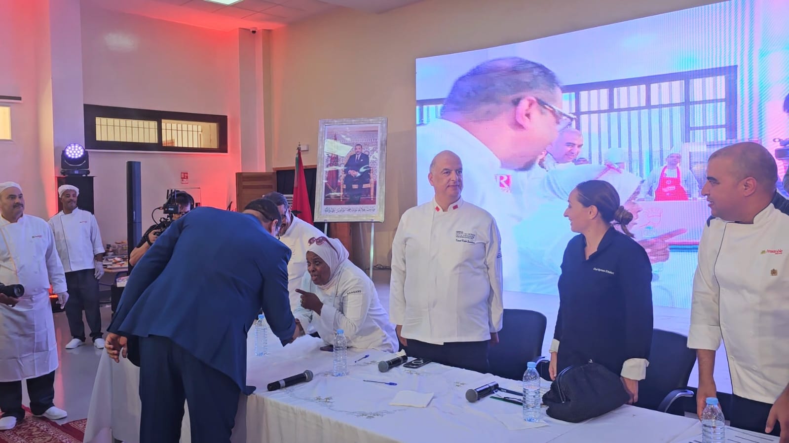 عقود عمل وجوائز مالية تتوج إبداعات نزلاء المؤسسات السجنية في نهائيات فنون الطبخ بوجدة 13 1000325285