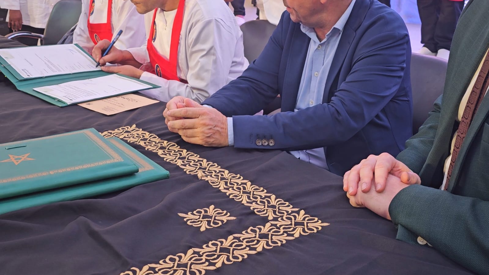 عقود عمل وجوائز مالية تتوج إبداعات نزلاء المؤسسات السجنية في نهائيات فنون الطبخ بوجدة 6 1000325291