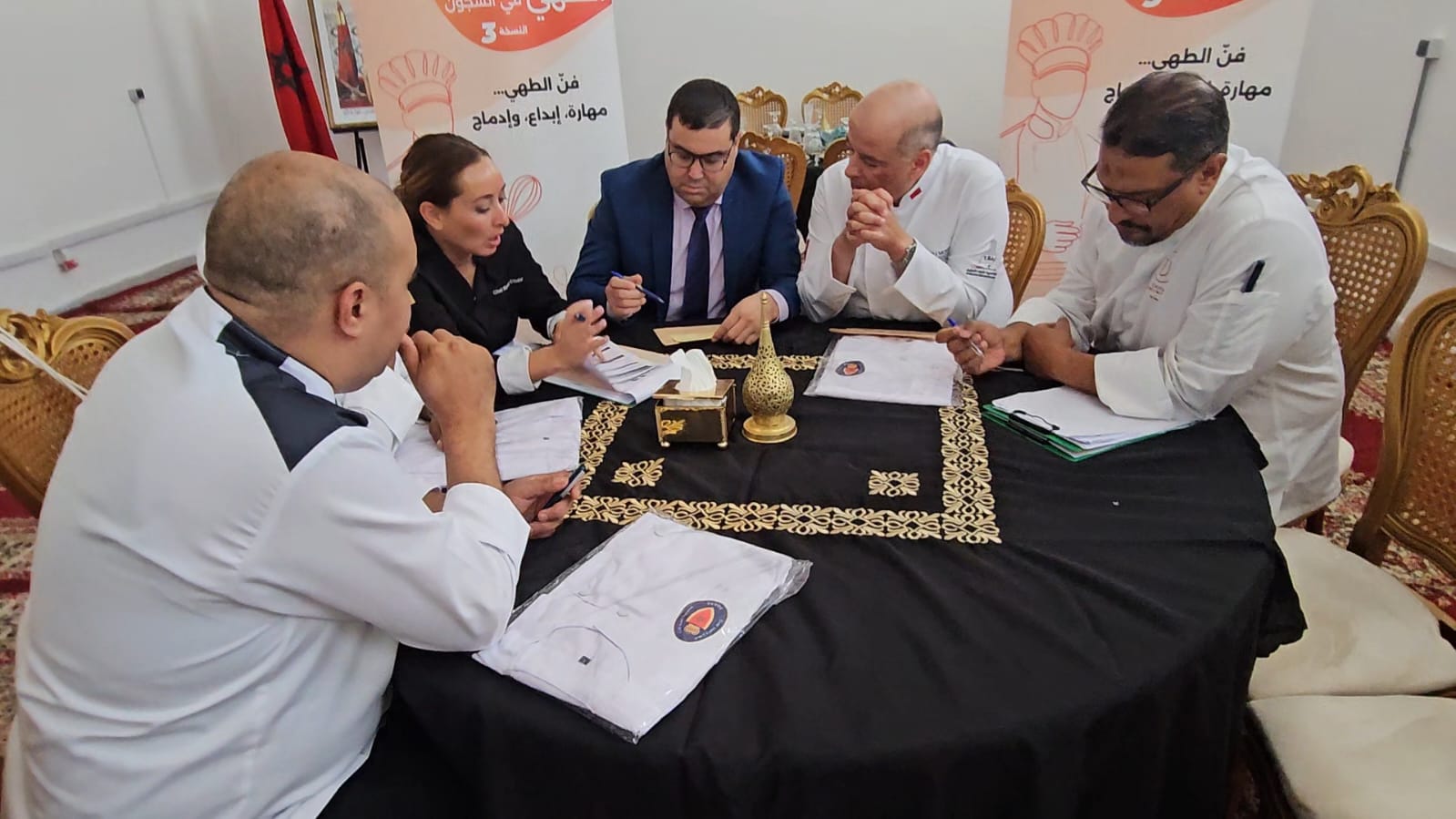 عقود عمل وجوائز مالية تتوج إبداعات نزلاء المؤسسات السجنية في نهائيات فنون الطبخ بوجدة 10 1000325298