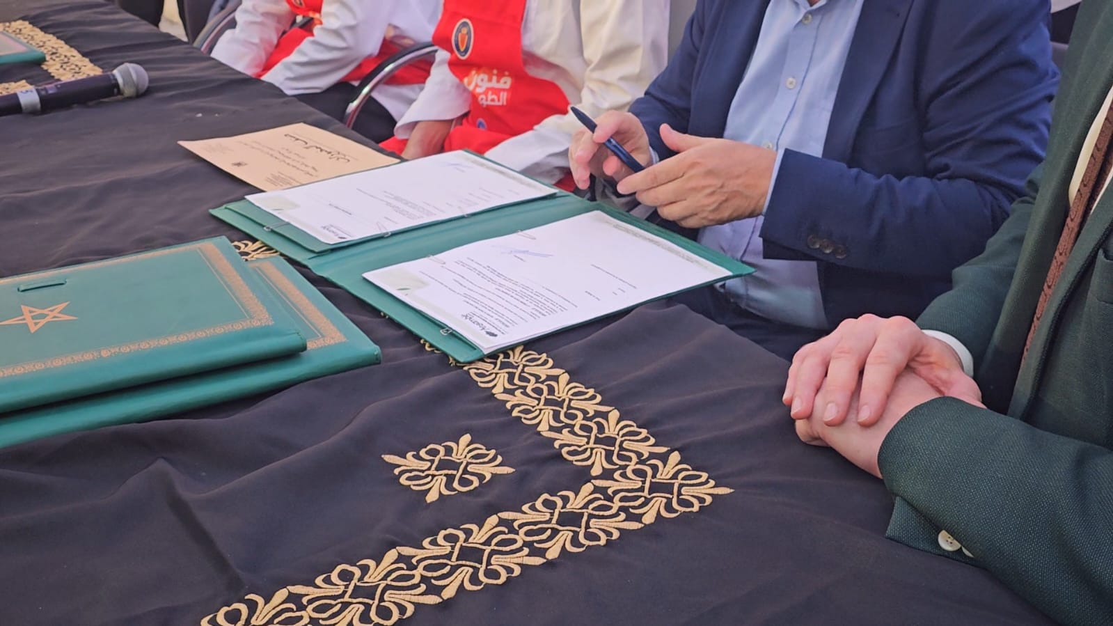 عقود عمل وجوائز مالية تتوج إبداعات نزلاء المؤسسات السجنية في نهائيات فنون الطبخ بوجدة 11 1000325300