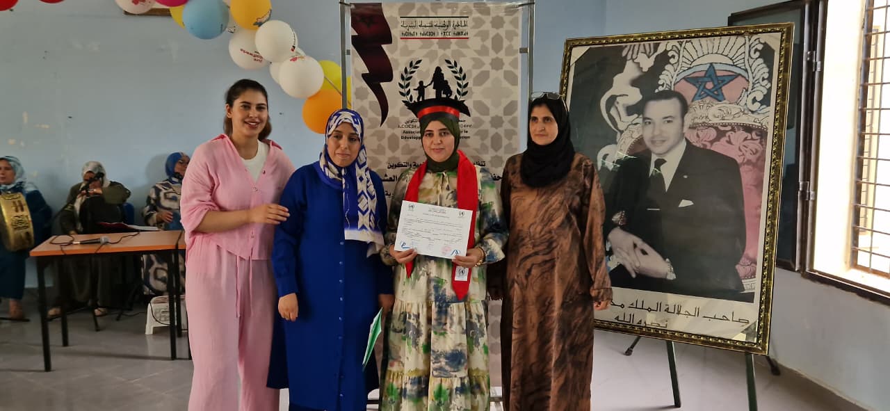 جمعية الكرامة للتنمية والتكوين تحتفي بخريجي برامجها التكوينية بمركز الأمل 3 1000325628 1
