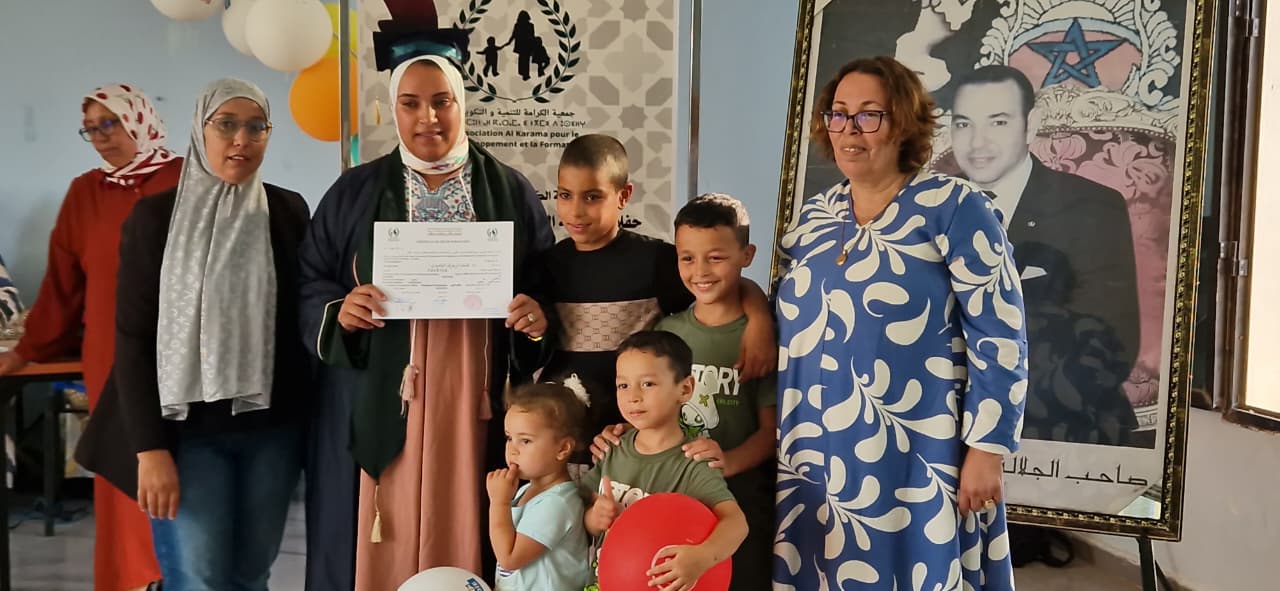 جمعية الكرامة للتنمية والتكوين تحتفي بخريجي برامجها التكوينية بمركز الأمل 7 1000325673