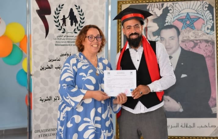 جمعية الكرامة للتنمية والتكوين تحتفي بخريجي برامجها التكوينية بمركز الأمل 8 1000325718