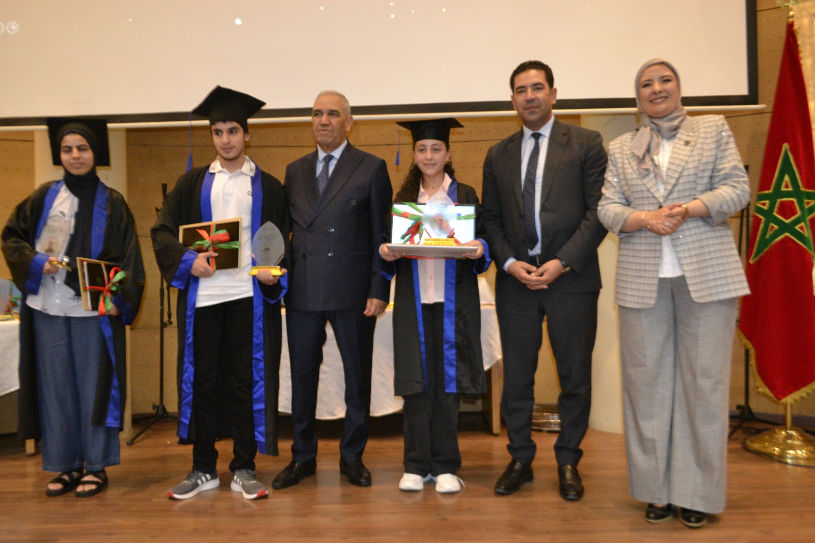 الأكاديمية الجهوية للتربية والتكوين بجهة الشرق تحتفي بالمتفوقين وتتوج المتألقين في الموسم الدراسي 2025-2026 17 1000330808