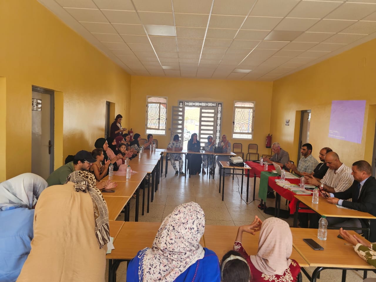 جمعية حماية المستهلك بالجهة الشرقية والتعاون الوطني بجرادة ينظمان بقنفودة دورة تكوينية حول التسمم الغذائي وسبل الوقاية منه 7 1000334241