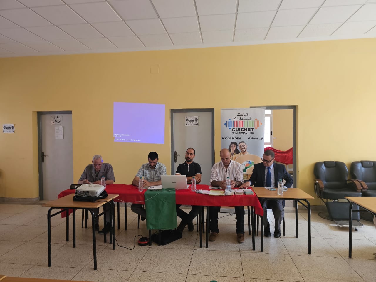 جمعية حماية المستهلك بالجهة الشرقية والتعاون الوطني بجرادة ينظمان بقنفودة دورة تكوينية حول التسمم الغذائي وسبل الوقاية منه 2 1000334247