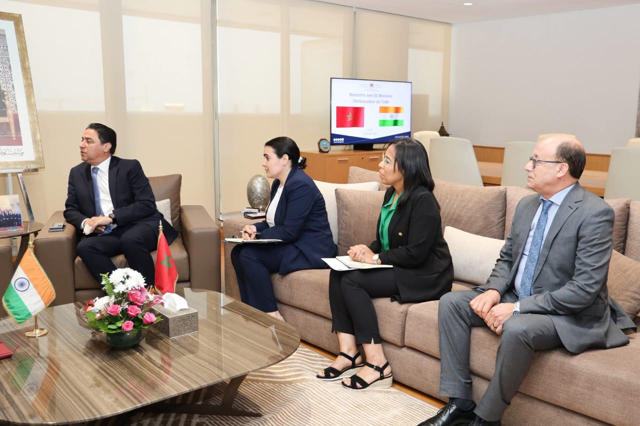 عمر حجيرة يبحث مع السفير الهندي سبل تعزيز التعاون التجاري والاستثماري بين المغرب والهند 5 1000339826