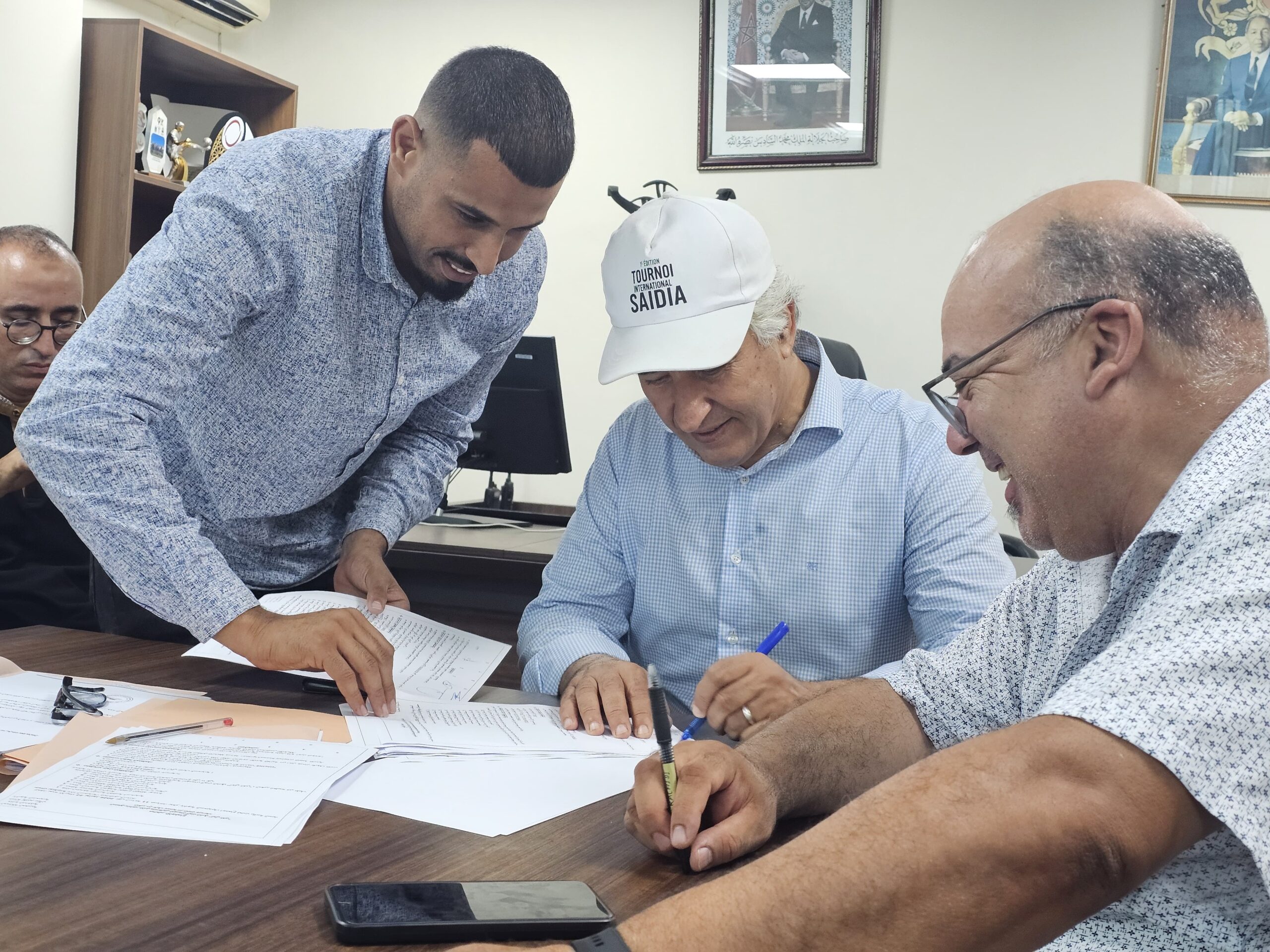 اجتماع تنسيقي بالسعيدية لتأمين وتنظيم الدوري الدولي لأبناء وبنات مغاربة العالم وأصدقاء المغرب 10 1000340079 scaled