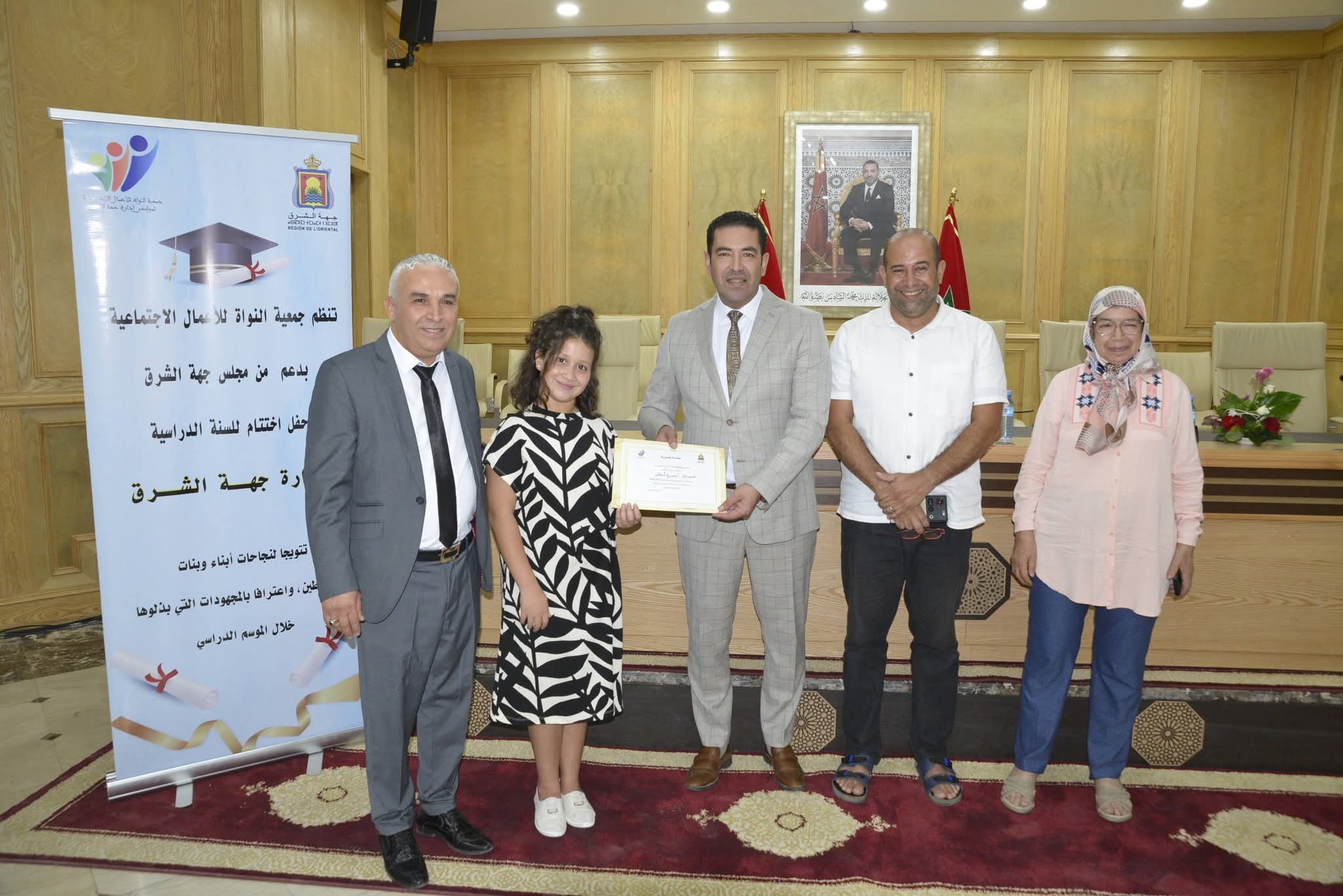 بوعرورو يكرّم أبناء موظفي مجلس جهة الشرق المتفوقين ويؤكد: الاستثمار في الإنسان أساس التنمية 13 1000870468