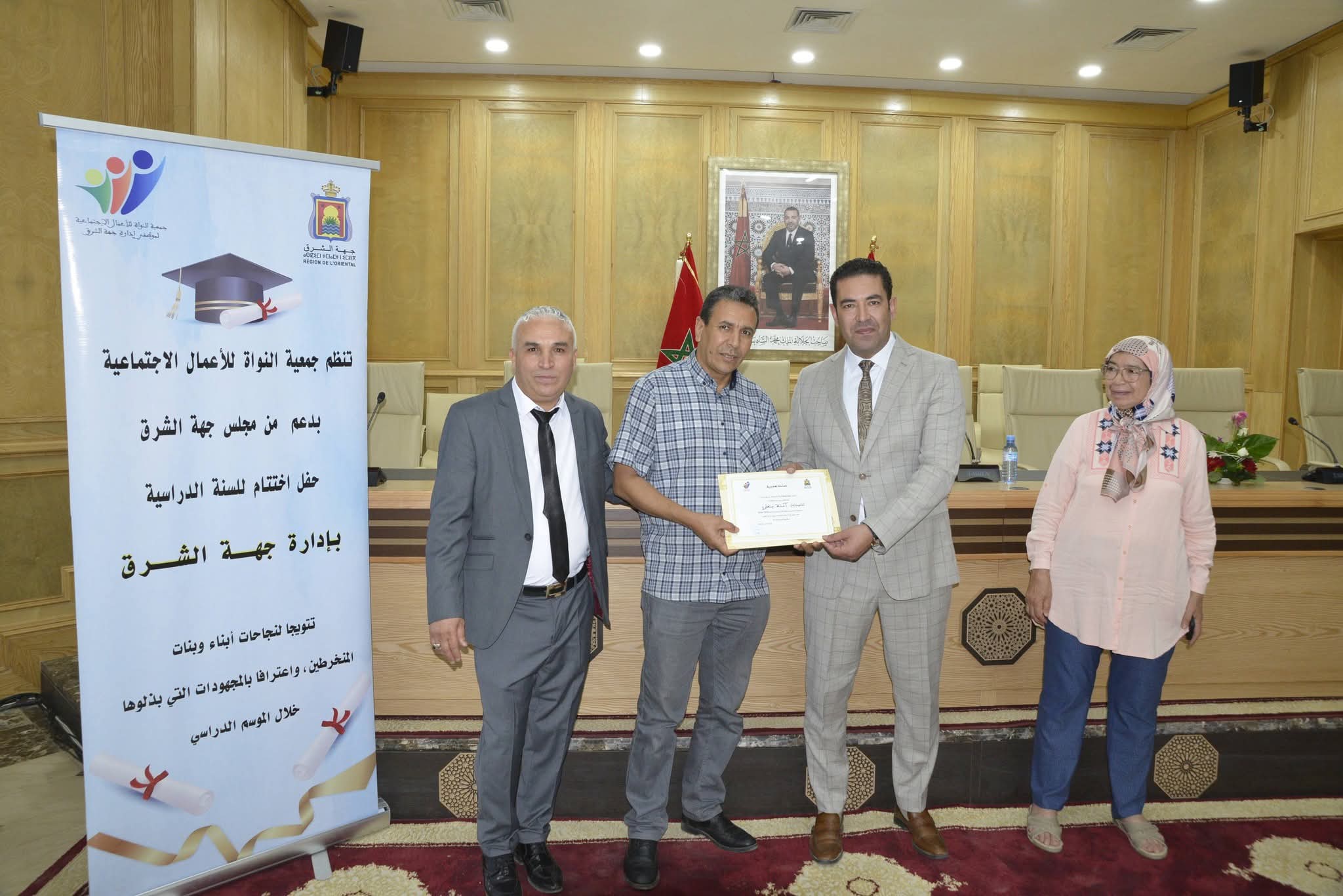 بوعرورو يكرّم أبناء موظفي مجلس جهة الشرق المتفوقين ويؤكد: الاستثمار في الإنسان أساس التنمية 6 1000870481