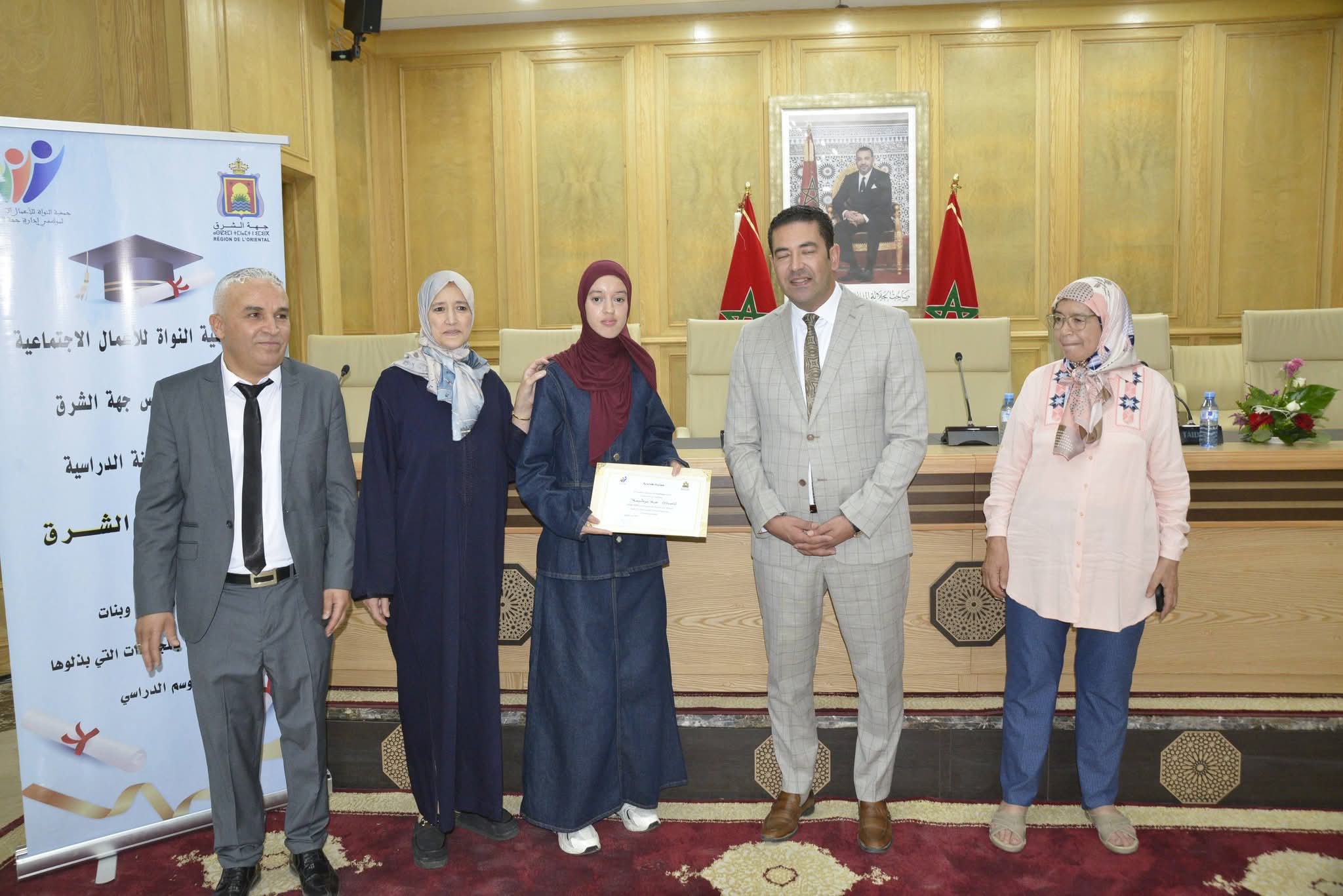 بوعرورو يكرّم أبناء موظفي مجلس جهة الشرق المتفوقين ويؤكد: الاستثمار في الإنسان أساس التنمية 2 1000870483