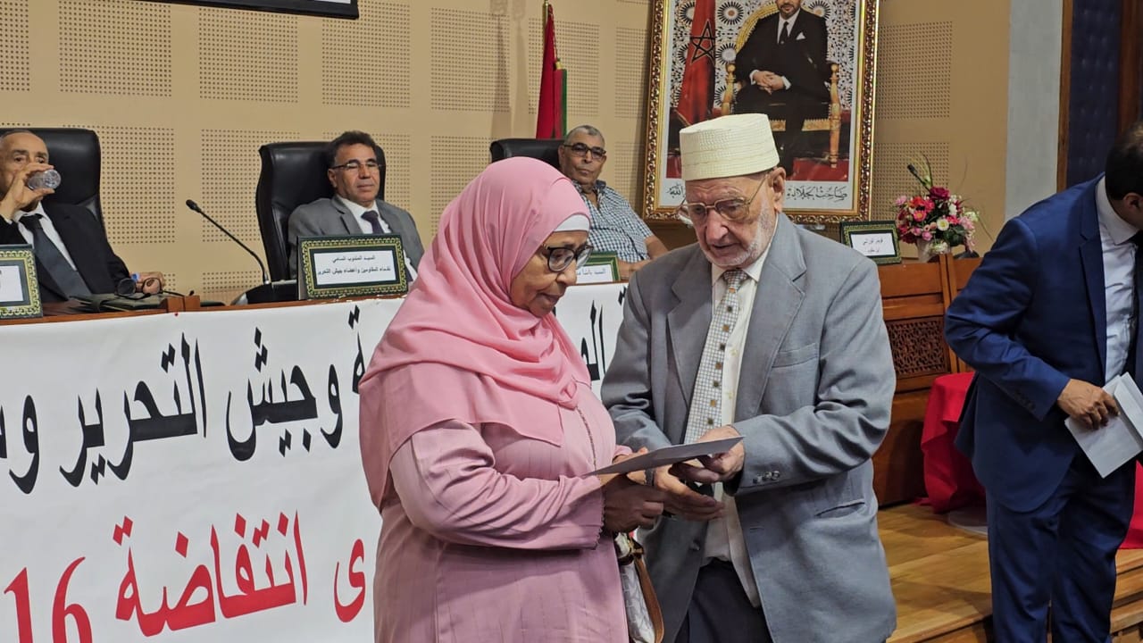 امحمد العطفاوي يترأس بوجدة مراسيم تخليد الذكرى الـ73 لانتفاضة 16 غشت 15 IMG 20260817 WA0042