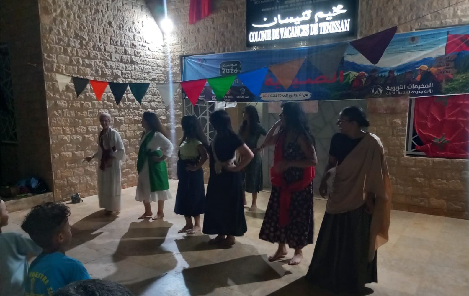 مخيم تنيسان بوجدة.. المديرية الجهوية لقطاع الشباب بجهة الشرق ترسم البسمة على وجوه الأطفال في وضعية صعبة 7 IMG 20260813 194819 1