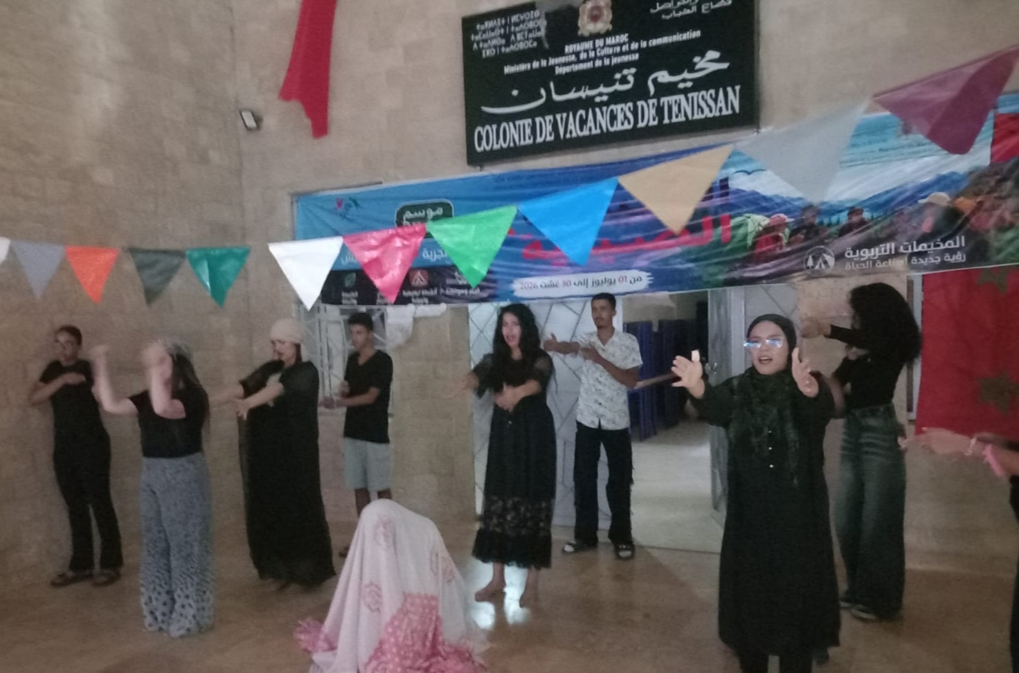 مخيم تنيسان بوجدة.. المديرية الجهوية لقطاع الشباب بجهة الشرق ترسم البسمة على وجوه الأطفال في وضعية صعبة 10 IMG 20260813 194834