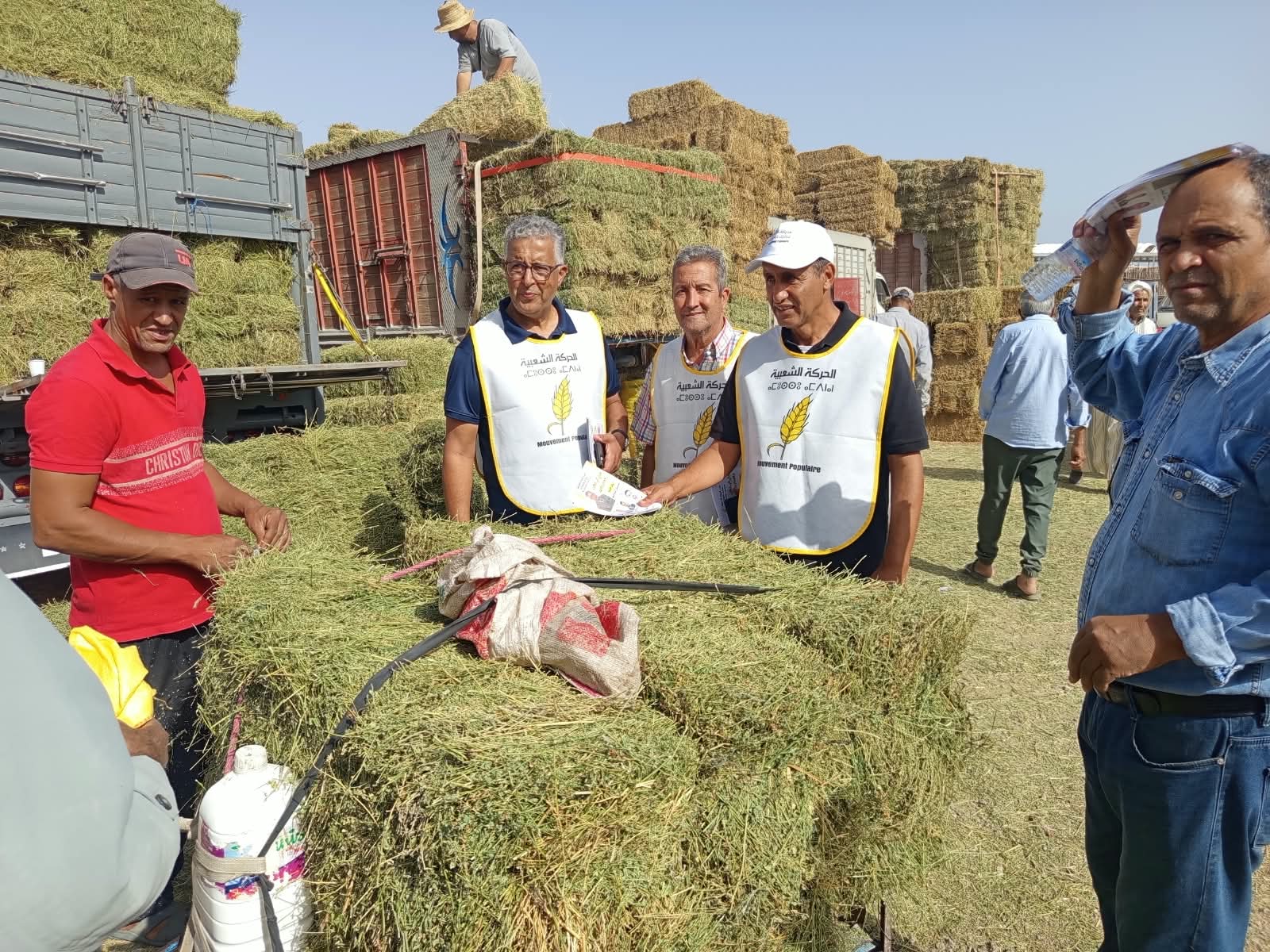 محطة سوق سيدي موسى لمهاية: رجال الحركة الشعبية يجددون العهد مع المواطنين ومختلف الفئات المهنية والتجارية.. 2 1000980743