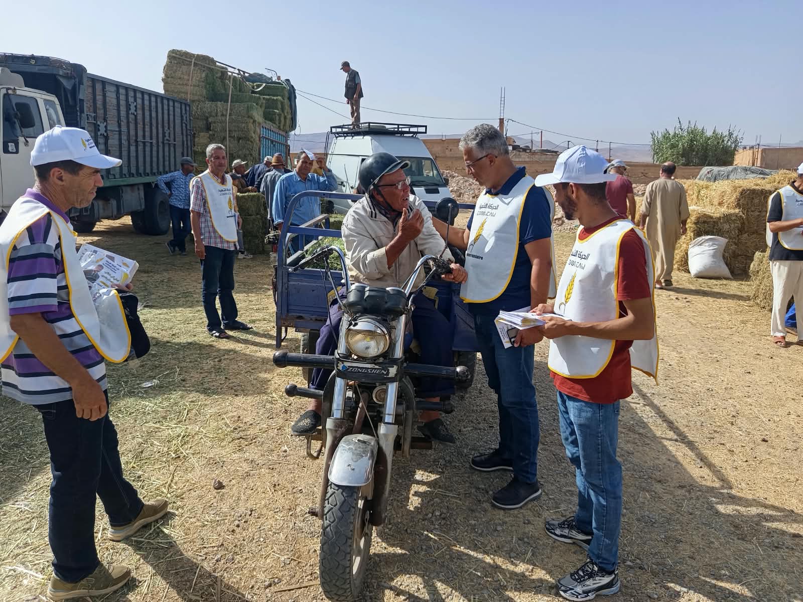 محطة سوق سيدي موسى لمهاية: رجال الحركة الشعبية يجددون العهد مع المواطنين ومختلف الفئات المهنية والتجارية.. 3 1000980752