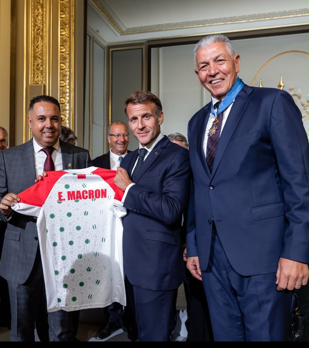 قميص المغرب في الإليزيه.. هشام أوباجا يحمل راية الركبي المغربي إلى قلب فرنساباريس 6 1000991119