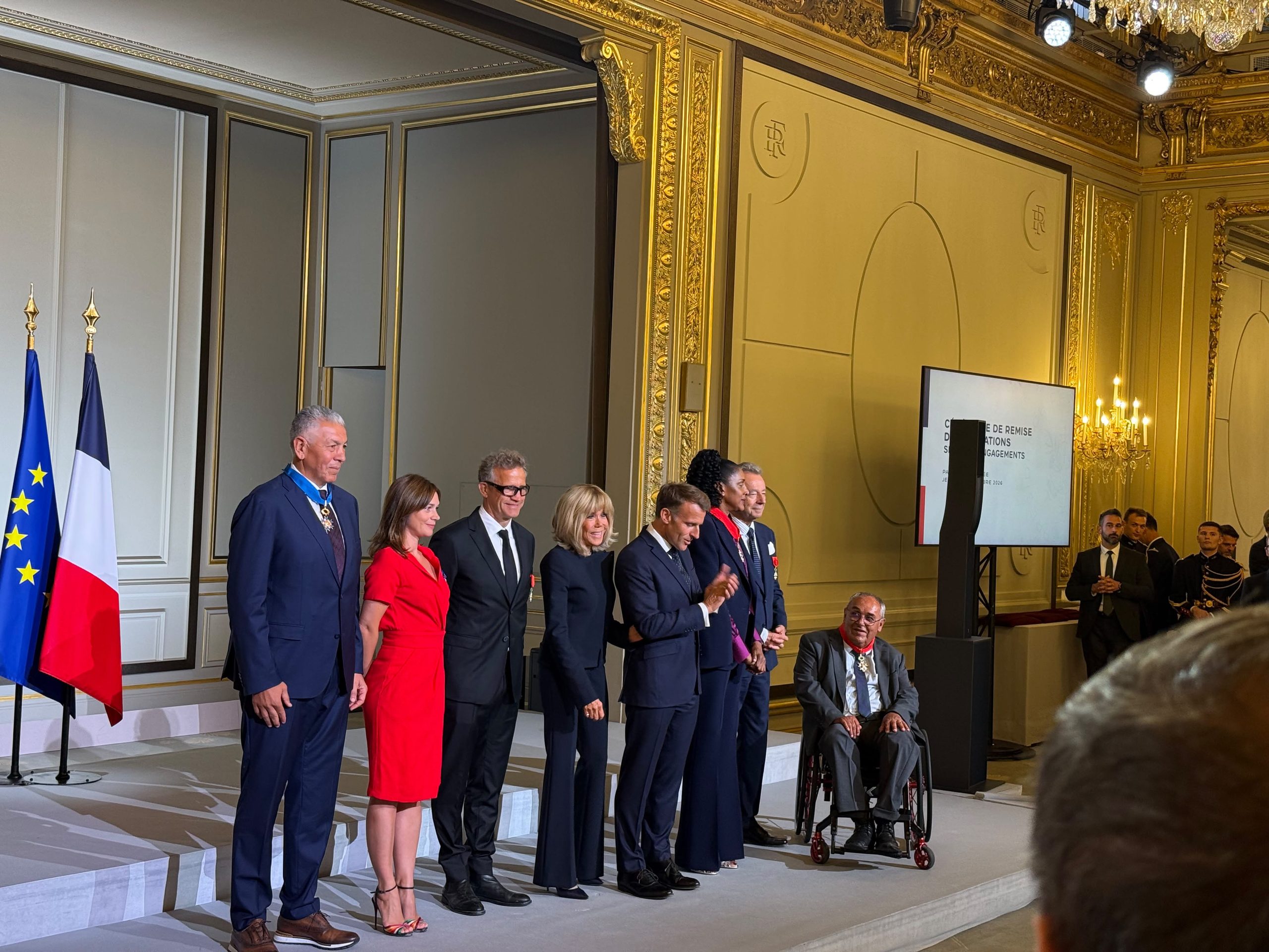 قميص المغرب في الإليزيه.. هشام أوباجا يحمل راية الركبي المغربي إلى قلب فرنساباريس 4 1000991137 scaled