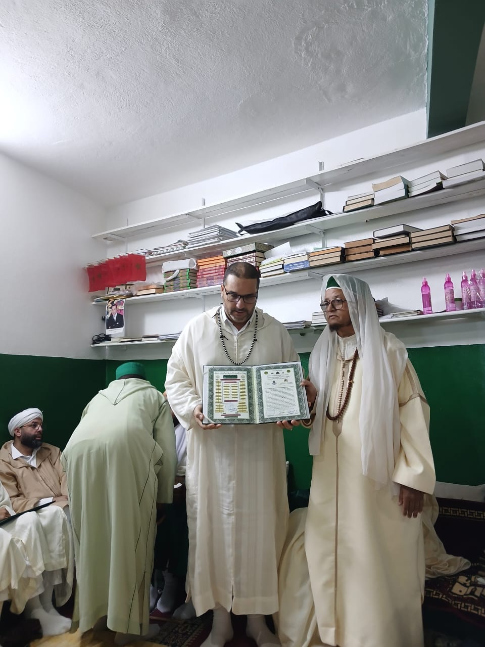 الزاوية الدرقاوية المكية تحتفي بالمولد النبوي الشريف وتمنح إجازة مقدم بحضور مريدين من داخل المغرب وخارجه 4 IMG 20260908 WA0011
