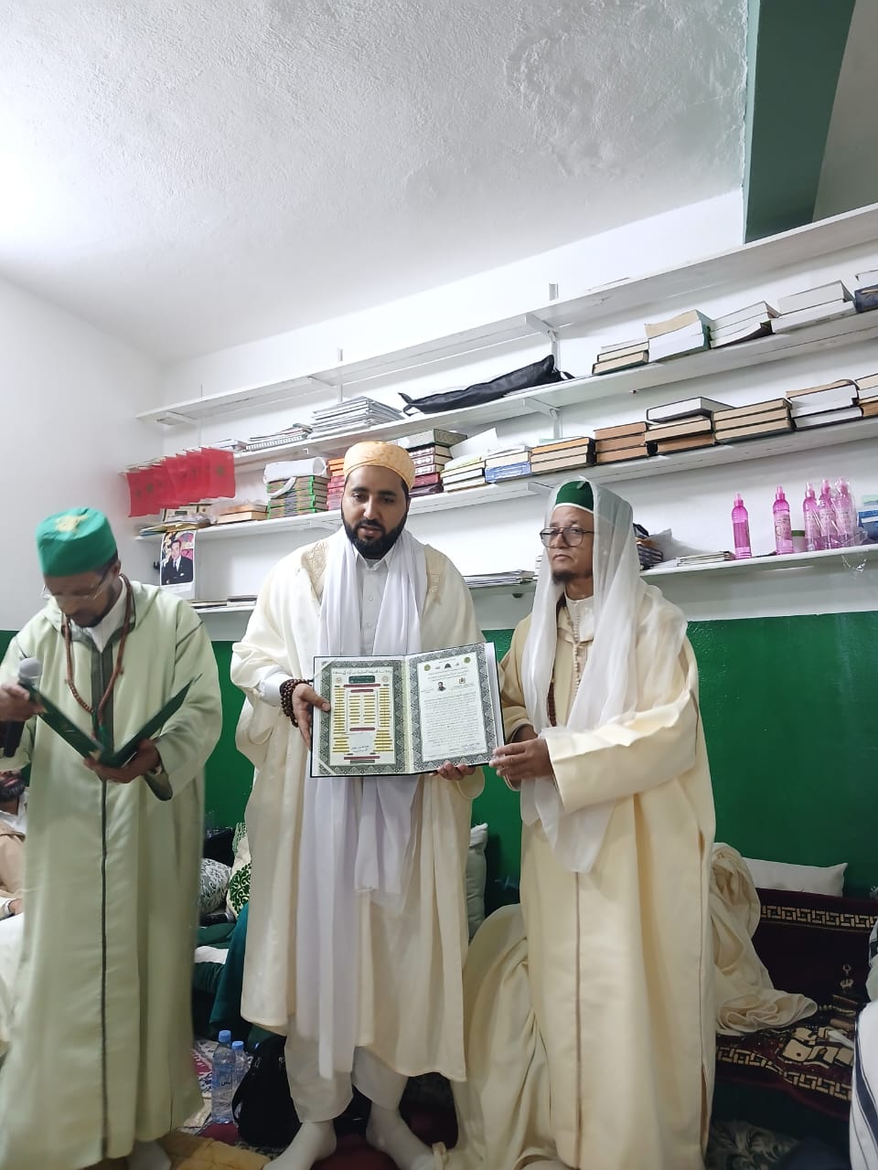 الزاوية الدرقاوية المكية تحتفي بالمولد النبوي الشريف وتمنح إجازة مقدم بحضور مريدين من داخل المغرب وخارجه 3 IMG 20260908 WA0013